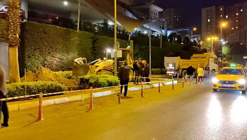 Küçükçekmece'de Doğal Gaz Borusu Patladı: Paniğe Yol Açan Olay