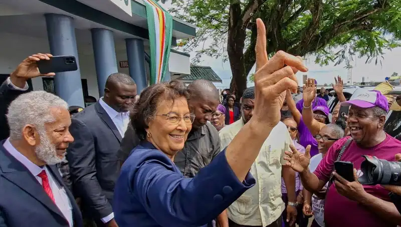 Surinam'da Tarihi Bir Değişim: İlk Kadın Devlet Başkanı Göreve Başladı