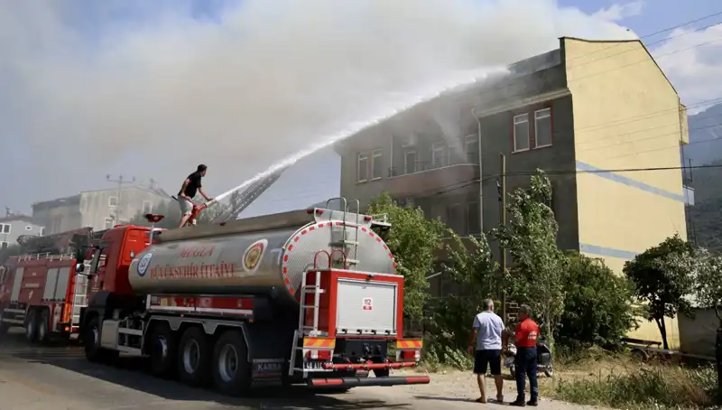 Çatı Katında Çıkan Yangın, İhbarla Korku Dolu Anlar Yaşattı
