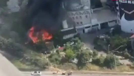 Kağıthane'de Yangın Paniği: Duman Gökyüzünü Kırmızıya Boyadı