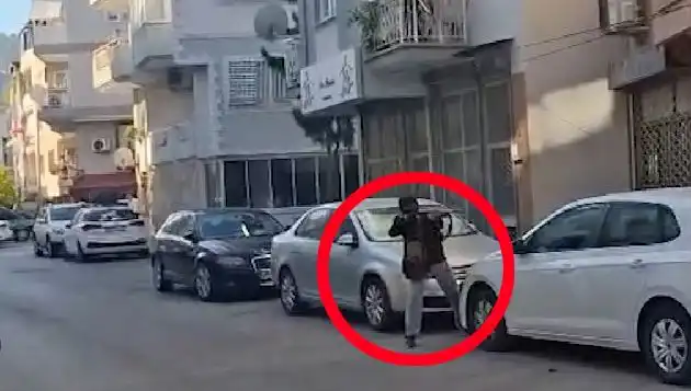 İzmir’deki Saldırganla Çatışma Anları Vatandaşları Korkuttu