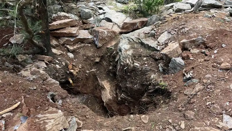 Eski Vali ve Emekli Albay Define Peşinde Yakalandı