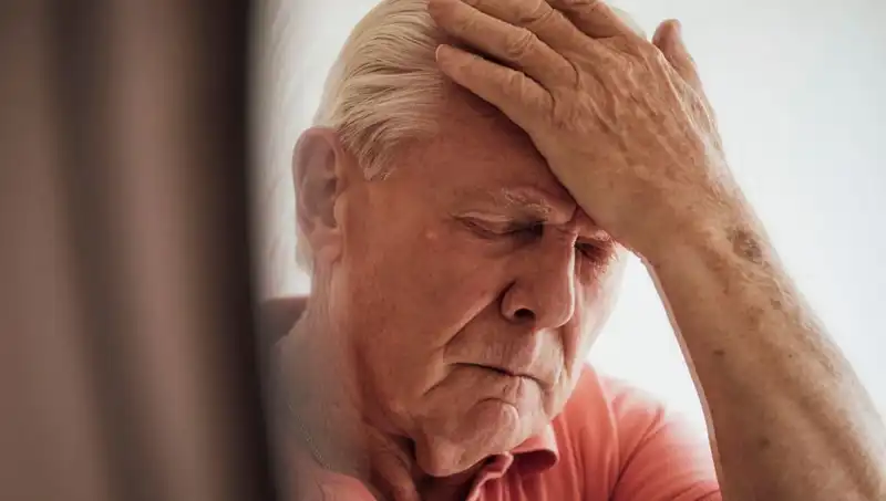 Yaşlılık Unutkanlığını Anlamak: Alzheimer ve Diğer Bellek Sorunları Arasındaki Farklar