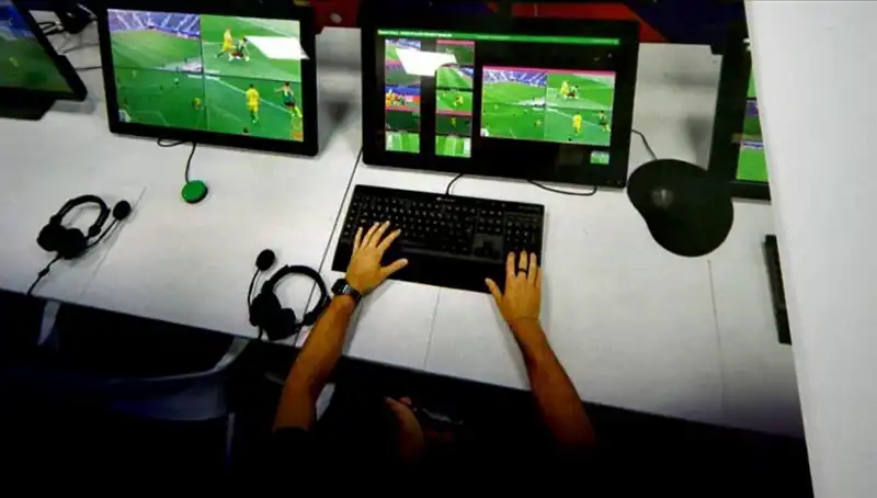 İtalya'da VAR Uygulaması: Artık Pozisyonlar Ekranlarda Gösterilecek