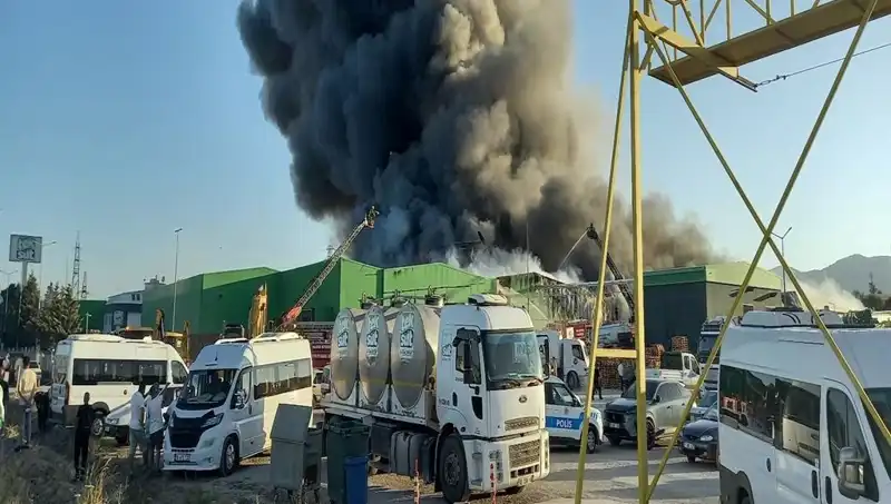 Türkiye’nin Gönen ilçesinde Fabrika Yangını: İşçilerin Kimlikleri Hızla Tespit Ediliyor