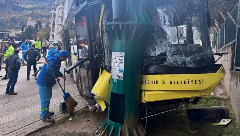 Bursa’da Otobüs Kazası: 8 Yaralının Durumu Ciddiyetini Koruyor