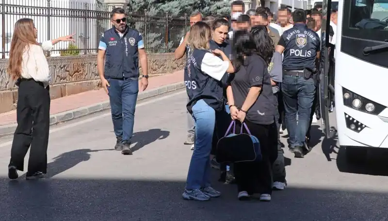 Türkiye’nin 6 İlinde Yüzlerce Kişiyi Dolandıran Escort Çetesi Çökertildi