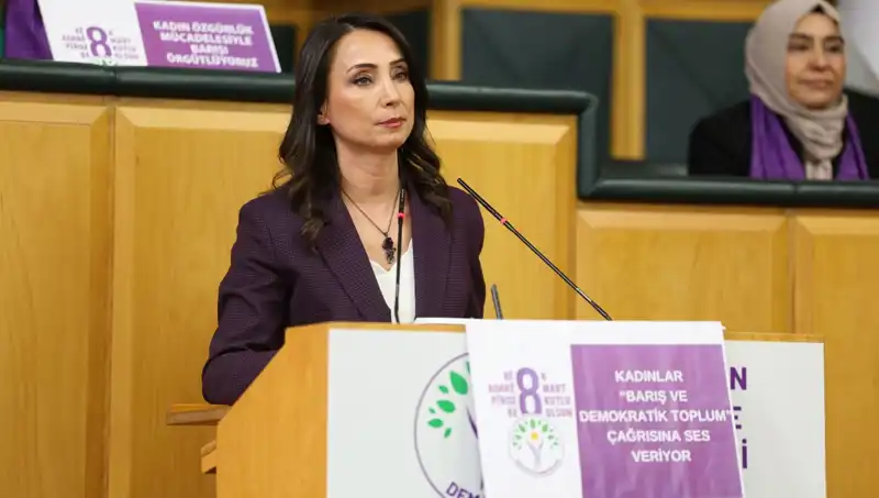 Tülay Hatimoğulları: DEM Parti'nin Eş Genel Başkanı ve Siyasi Vizyonu