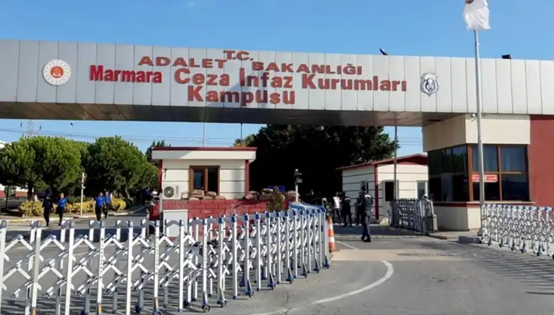 İstanbul'da İBB Soruşturması Kapsamında Tutuklamalar ve Cezaevi Sevkleri Yaşanıyor