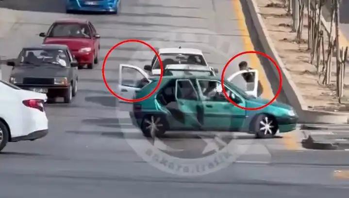 Trafikte Bıçak ve Kılıçlarla Saldıranlara Gözaltı Operasyonu