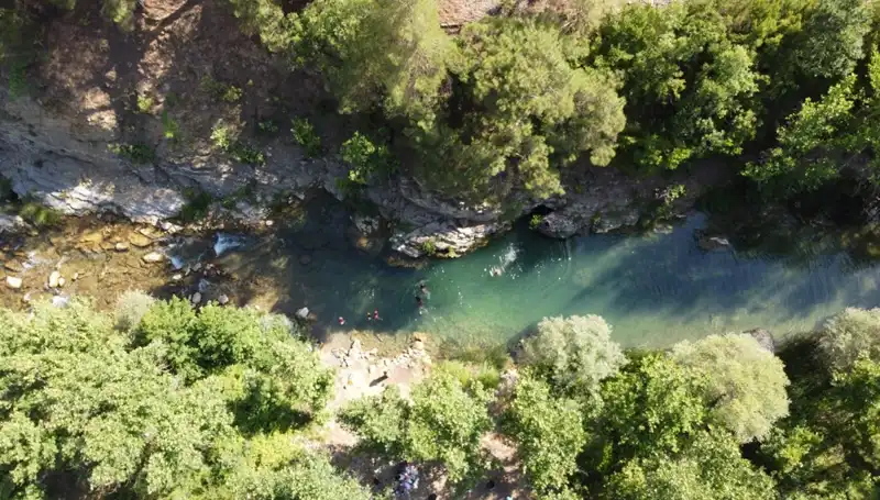 Adana’da Sıcaklar Zirveye Ulaştı, Yaylacılar Doğal Sularla Serinliyor!