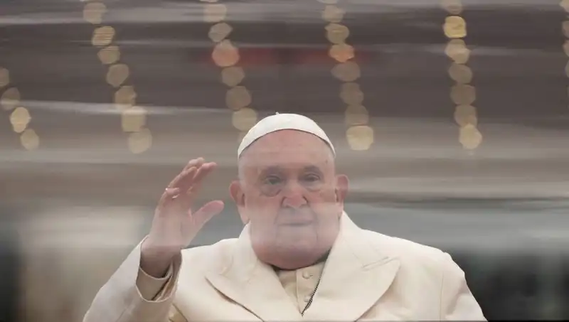 Papa Francis'ten Hastaneden Umut Dolu Ses: "Buradan Size Eşlik Ediyorum"