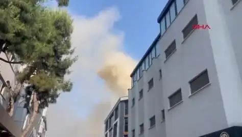 İstanbul'da İş Merkezinde Yangın: Ekipler Olay Yerinde!