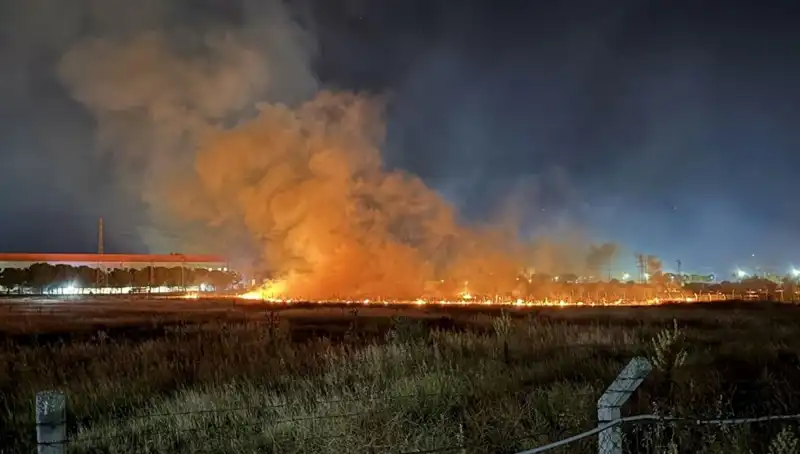 İzmir'de Gece Yarısı Yangın Paniği: Olay Yerinde Neler Oldu?