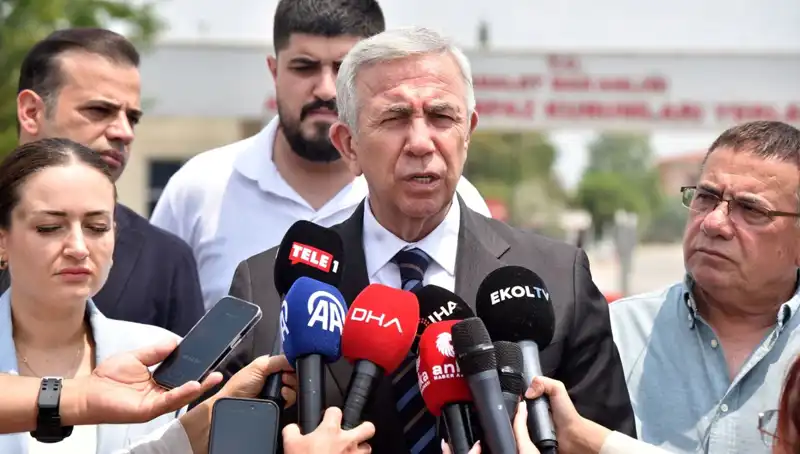 Mansur Yavaş'tan Muhittin Böcek'e Anlamlı Ziyaret: İşbirliği Mesajları Verildi