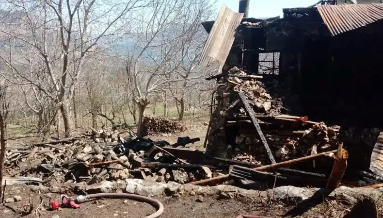 Karaman’da Müstakil Evde Çıkan Yangında Bir Kişi Hayatını Kaybetti, Bir Kişi Yaralı