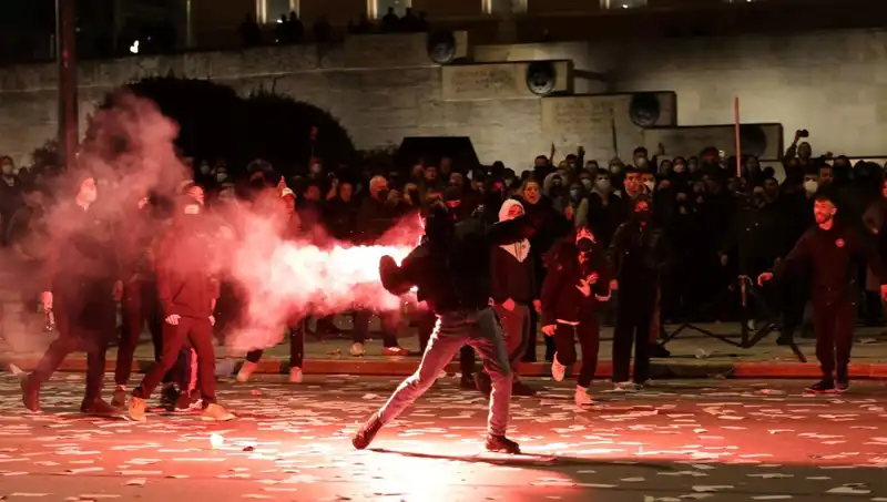Yunanistan'da Hükümete Gensoru: Atina Sokaklarında Protestolar Tırmanıyor