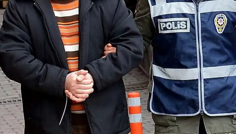 25 Yıl Hapisle Aranan Suçlu, Lüks Villasında Yakalandı!