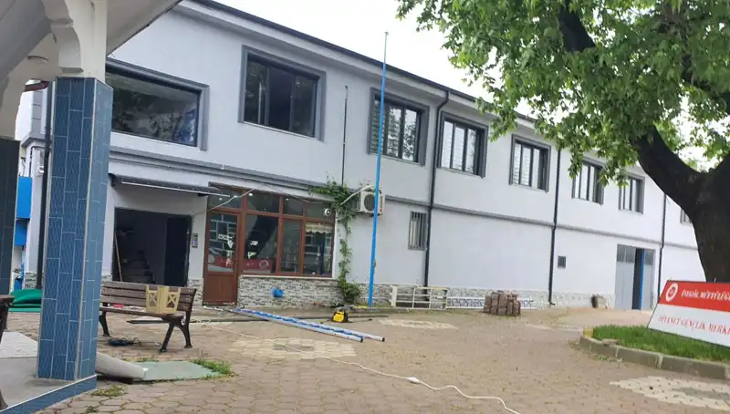 Yüksekten Düşen İşçi Hayatını Kaybetti: Tabela Takarken Korkunç Kaza