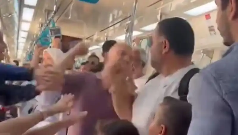 Marmaray'da Şok Eden Yumruklu Kavga: Tanıkların Şoke Eden Hikayesi