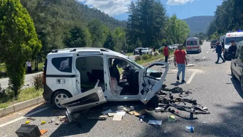 Marmaris’te Feci Kaza: Yolu Savaş Alanına Çeviren Olayda Can Kaybı ve Yaralılar Var