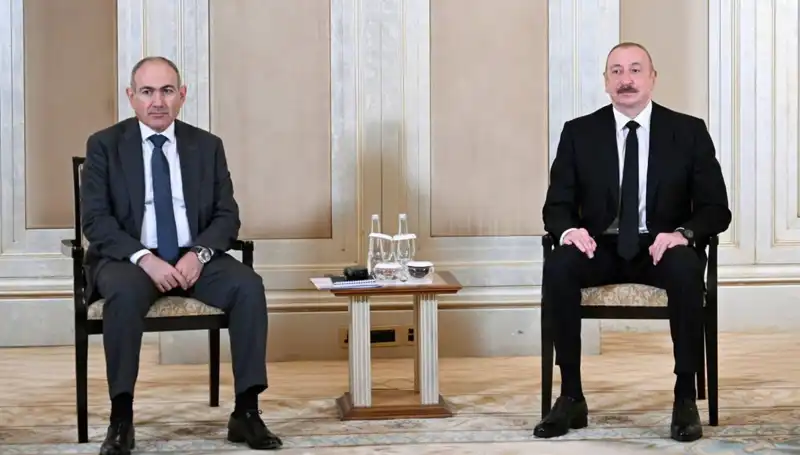 Abu Dabi'de Tarihi An: Aliyev ve Paşinyan Barış İçin Bir Araya Geldi