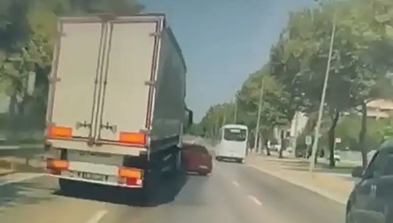 Bursa'da Dikkatsizlikten Kaynaklanan Kör Nokta Kazası: Olayın Ayrıntıları