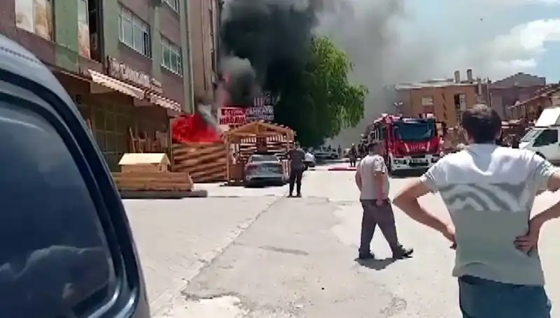 Ankara'da Korkutan Yangın: İş Yerlerinde Büyük Zarar!