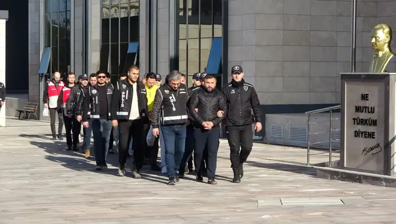 Balyozla Kavgaya Karışan Şüpheliler Serbest Bırakıldı, Gözler Mahkemede