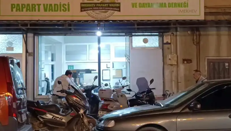 Lokalde Bıçaklı Kavga: Kan Donduran Olayda Bir Kişi Ağır Yaralandı