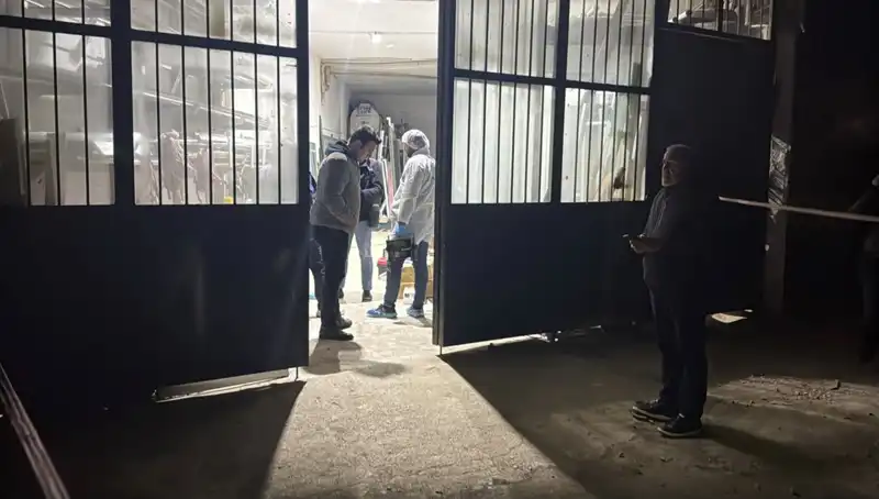 İş Yerinde Korkunç Cinayet! Üzerini Battaniye ile Örtüp Kaçtılar