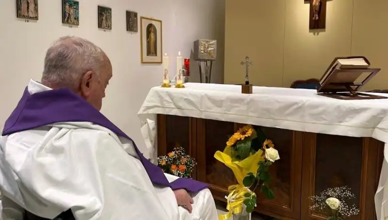 Vatikan'dan Beklenmedik Açıklama: Papa Artık Kendi Başına Nefes Alabiliyor!