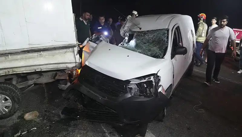 İstanbul'da Feci Araç Kazası: Caddeye Kaza Raporu Düştü