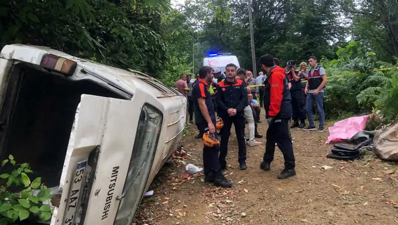 Rize'deki Minibüs Kazasında İki Kişi Hayatını Kaybetti, Üç Yaralı