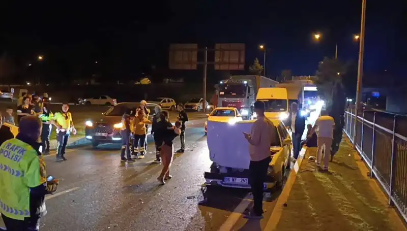 Otoyolda Geri Dönüş Kazası: İki Çocuk Babası Yaralandı