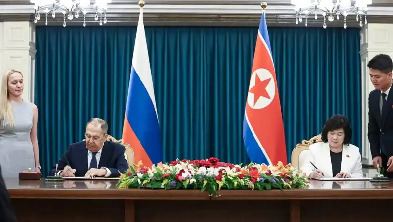 Rusya ve Kuzey Kore Arasında Sıcak Temas: Lavrov'dan Önemli Görüşme