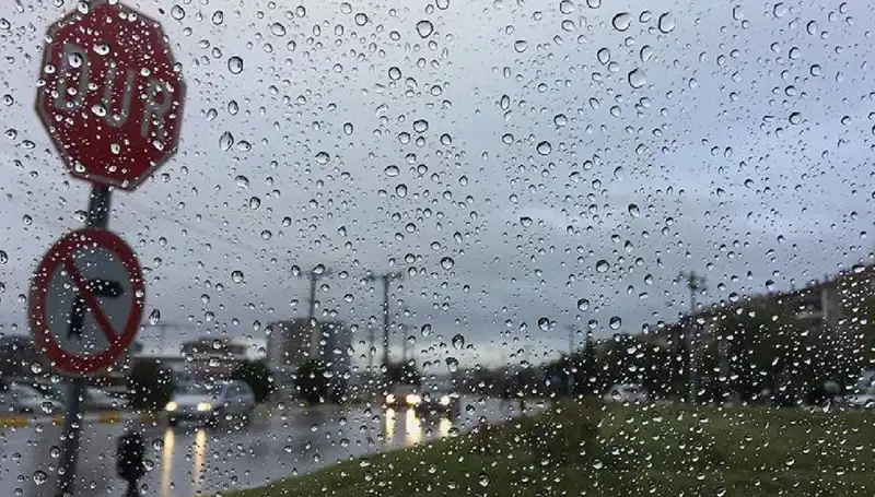 Meteoroloji'den 20 İle Uyarı: Sıcaklık Düşüyor, Sağanak Yağış Geliyor!