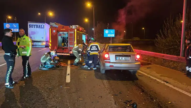 Kamyona Çarpan Sürücü Korkunç Kaza Sonucu Ağır Yaralandı