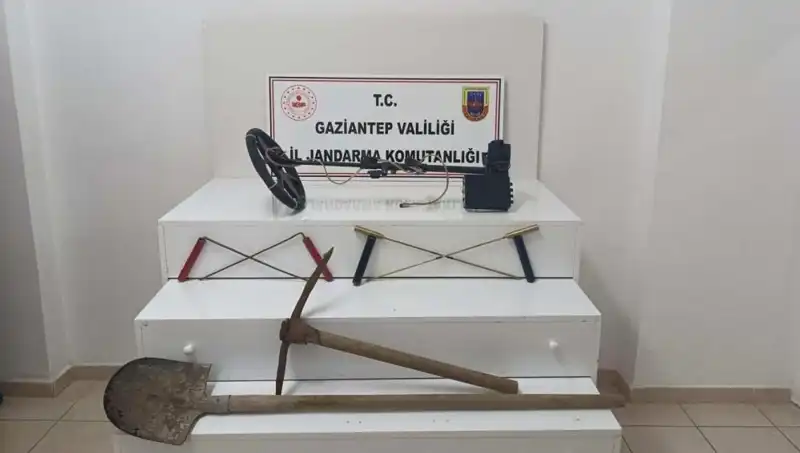 Define Avcıları Suçüstü: Kaçak Kazı Yapan İki Kişi Gözaltına Alındı