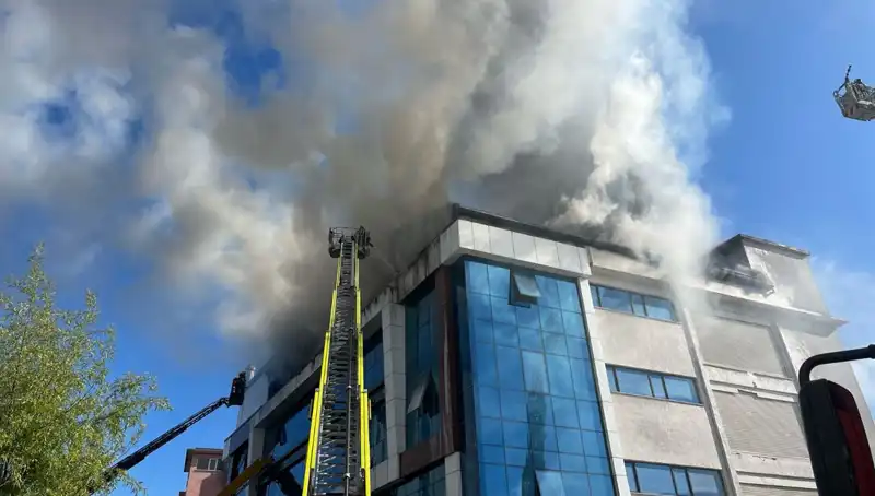 Esenyurt'taki Tekstil Atölyesinde Büyük Yangın Korkuttu