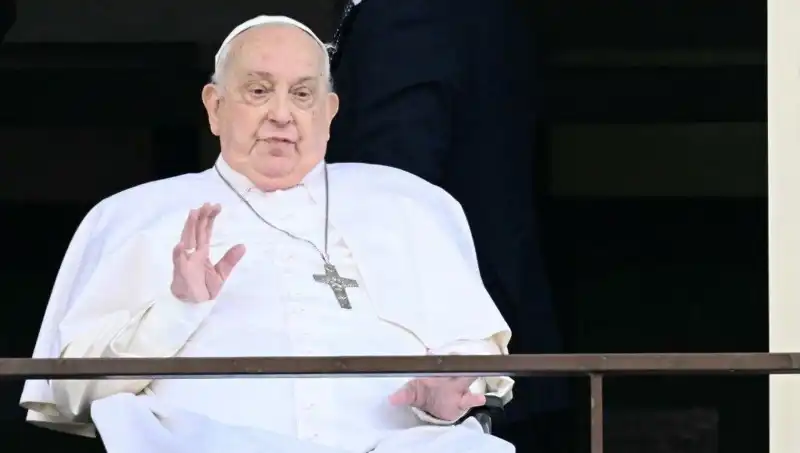 Papa Francis’in Uzun Süre Sonra Hastaneden Görüntülenmesi: Sağlığındaki Son Durum Nedir?