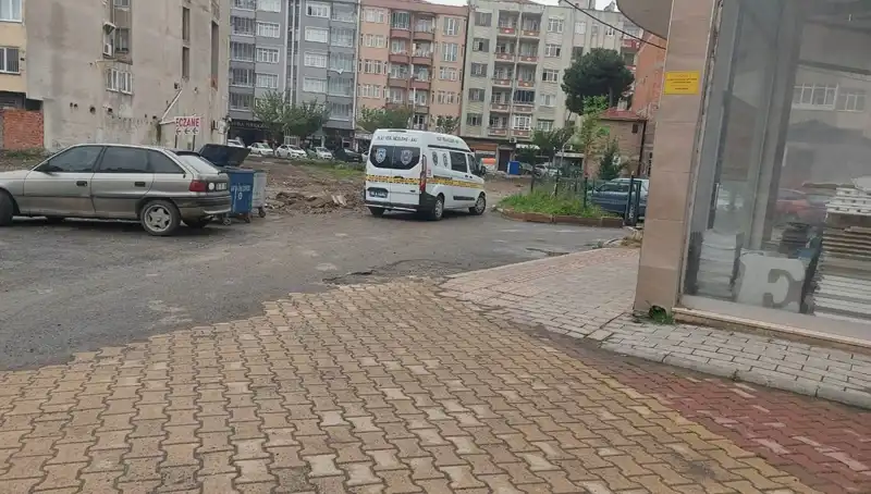Dördüncü Kattan Düşen Kadın Hastaneye Kaldırıldı: Olayın Ayrıntıları