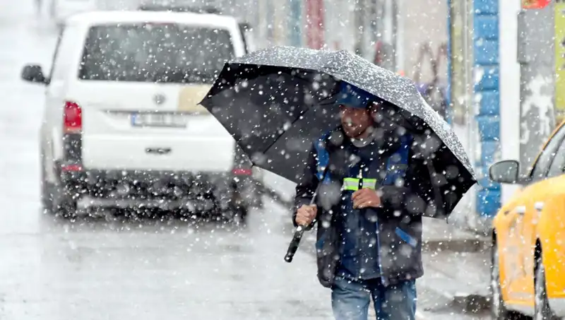 Nisan Ayında Yağan Kar, Doğayı Beyaz Bir Tabaka ile Kapladı!