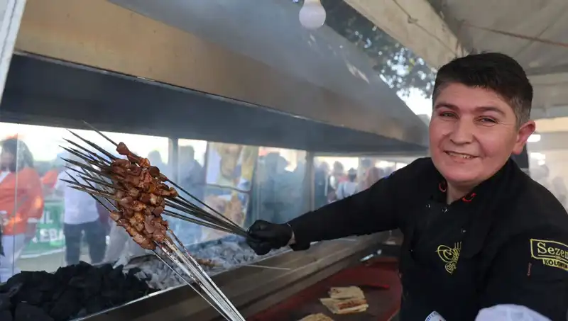 Kozan Karnavalı'nda Ciğer Coşkusu: Yarım Ton Lezzet Tüketildi!