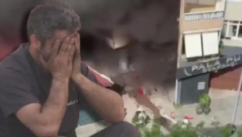 Ataşehir'deki Yangında İş Yeri Sahibinin Yaşadığı Drama tanık Olun!