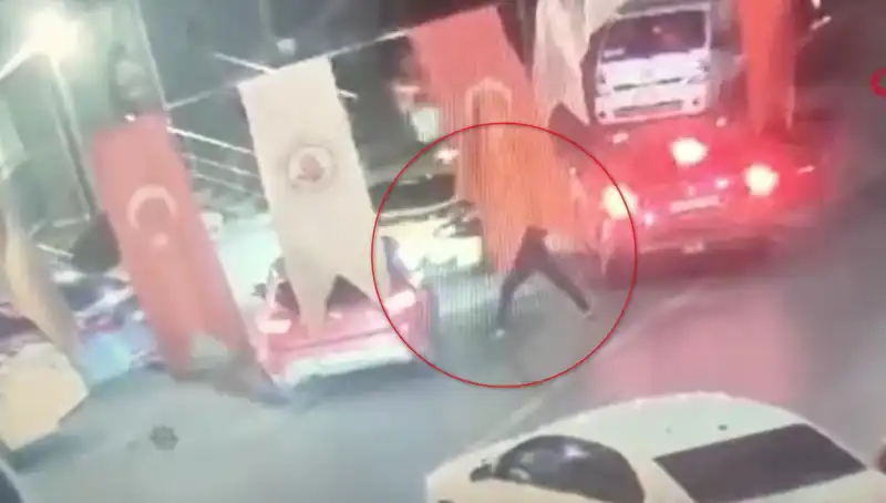 Kağıthane'de Sokak Ortasında Dehşet: Otomobilden Açılan Ateşle Genç Hayatını Kaybetti