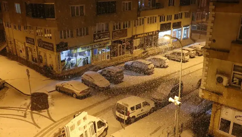 Bir Günde İki Mevsimi Yaşayan Şehir: Kar ve Bahar Sırası