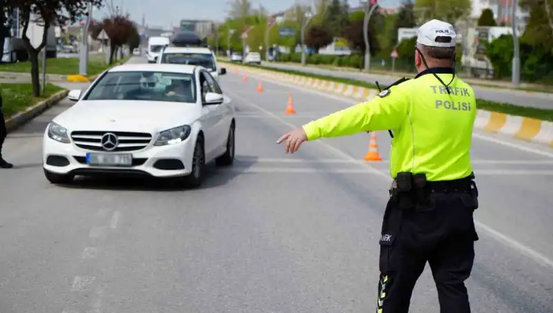 2025’te Yeni Trafik Cezaları: Sürücüleri Bekleyen Değişiklikler