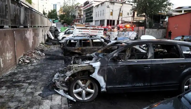 Sanayi Bölgesinde Bekleyen Araçlar Yangında Alev Alev Yandı