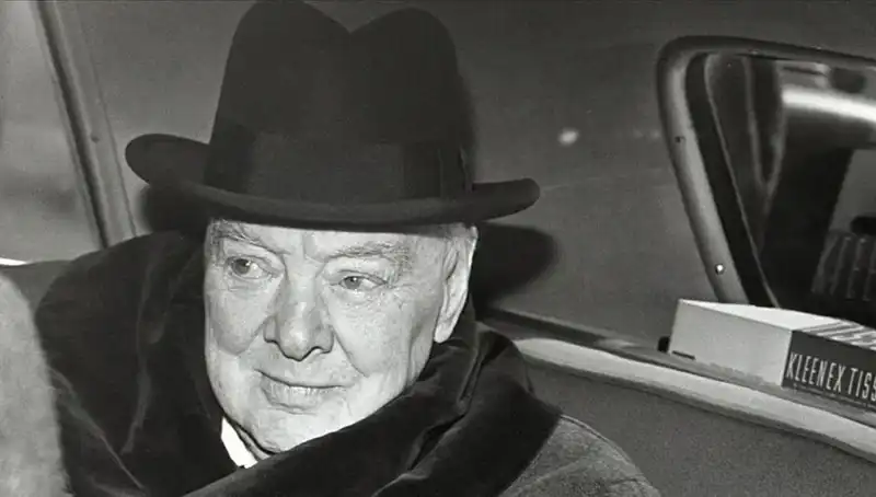 Churchill’in Bekar Evi Tarihi Dokusu ile Satışta: Fırsat Mı Kaçıyor?